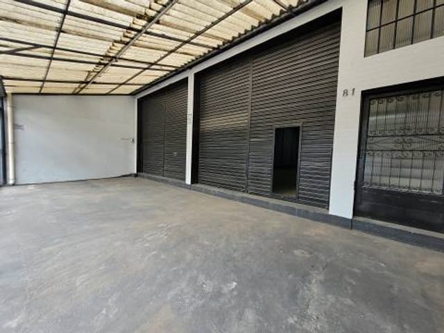 Galpão / Barracão com 750m², para alugar, no bairro Vila Regente Feijó em São Paulo