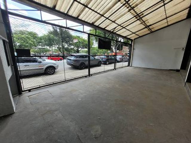 Galpão / Barracão com 750m², para alugar, no bairro Vila Regente Feijó em São Paulo
