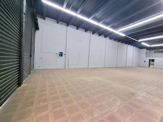 Galpão / Barracão com 750m², para alugar, no bairro Vila Regente Feijó em São Paulo
