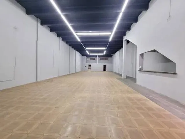 Galpão / Barracão com 750m², para alugar, no bairro Vila Regente Feijó em São Paulo