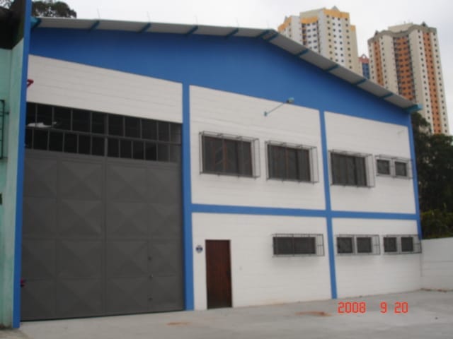 Galpão / Barracão com 1200m², para alugar, no bairro Jardim Henriqueta em Taboão da Serra