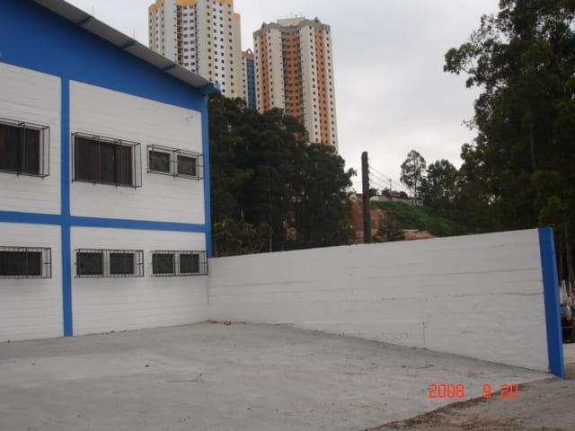 Galpão / Barracão com 1200m², para alugar, no bairro Jardim Henriqueta em Taboão da Serra