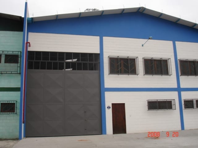 Galpão / Barracão com 1200m², para alugar, no bairro Jardim Henriqueta em Taboão da Serra