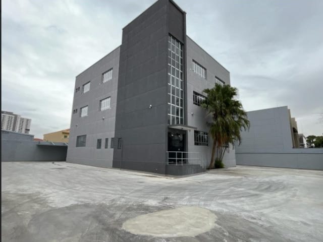 Galpão / Barracão com 1032m², para alugar, no bairro Vila Anastácio em São Paulo