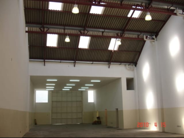 Galpão / Barracão com 680m², para alugar, no bairro Vila Anastácio em São Paulo
