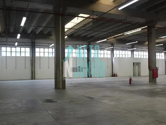Galpão / Barracão com 5700m², à venda ou para alugar, no bairro Lapa em São Paulo