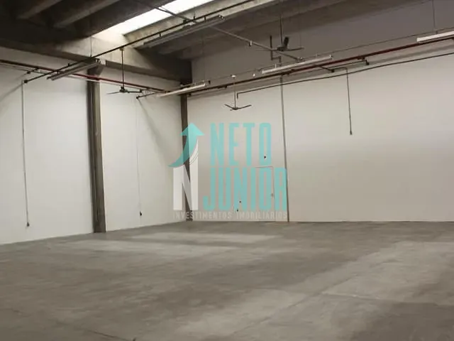 Galpão / Barracão com 5700m², à venda ou para alugar, no bairro Lapa em São Paulo