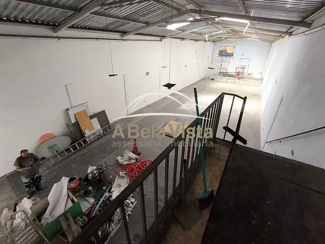 Galpão / Barracão com 430m², para alugar, no bairro Jardim Roberto em Osasco