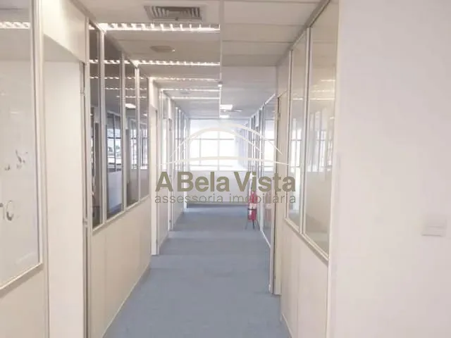 Galpão / Barracão com 3002m², para alugar, no bairro Tamboré em Barueri