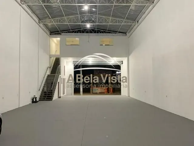 Galpão / Barracão com 300m², para alugar, no bairro Piratininga em Osasco