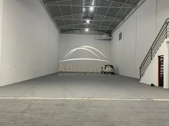 Galpão / Barracão com 300m², para alugar, no bairro Piratininga em Osasco