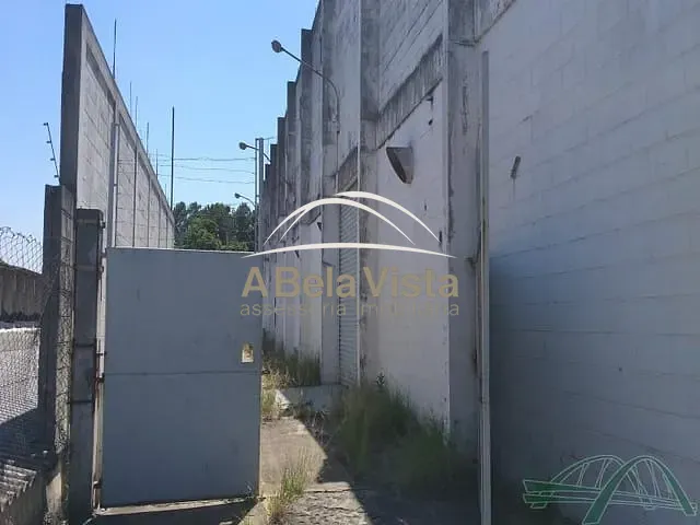 Galpão / Barracão com 3700m², para alugar, no bairro Jardim Itaquiti em Jandira