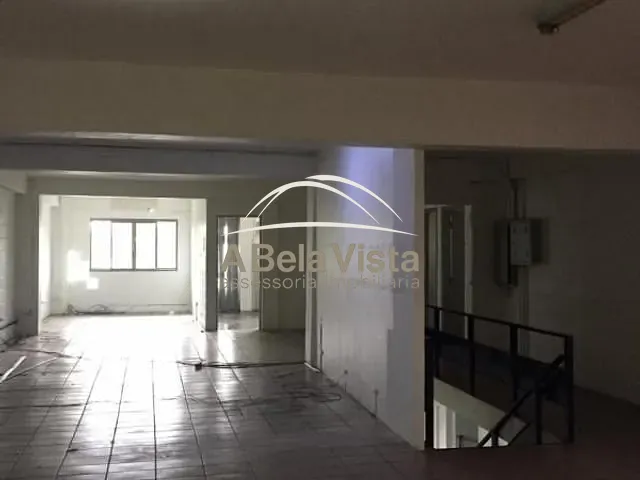 Galpão / Barracão com 380m², para alugar, no bairro Piratininga em Osasco