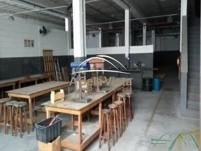 Galpão / Barracão com 500m², para alugar, no bairro Ayrosa em Osasco