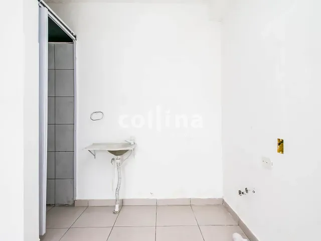 Box/Garagem com 17m², para alugar, no bairro Conjunto Habitacional Presidente Castelo Branco em Carapicuíba
