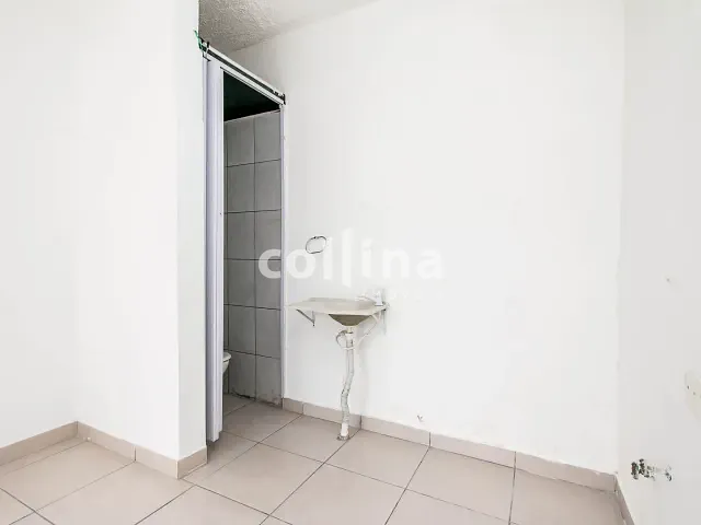 Box/Garagem com 17m², para alugar, no bairro Conjunto Habitacional Presidente Castelo Branco em Carapicuíba