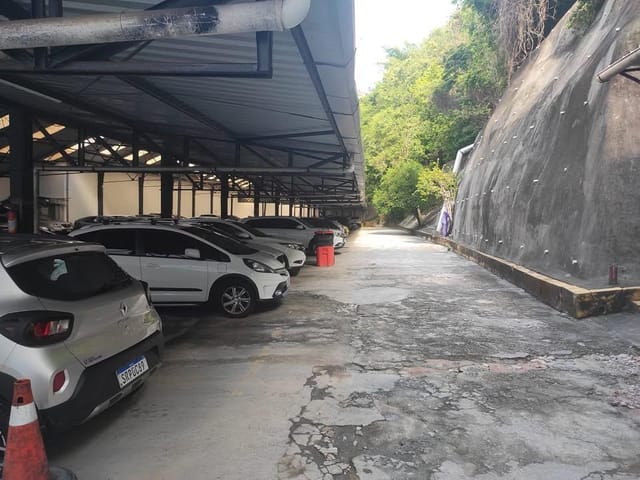 Box/Garagem à venda ou para alugar, no bairro Laranjeiras em Rio de Janeiro