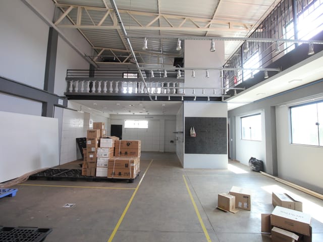 Galpão / Barracão com 217m², para alugar, no bairro Jardim São Nicolau em São João da Boa Vista