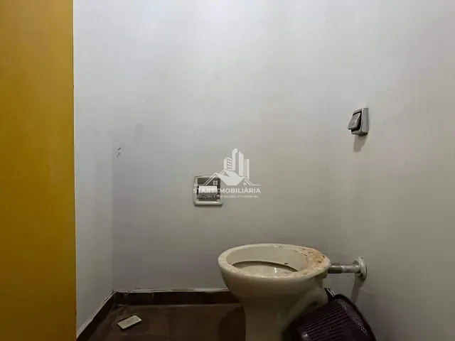 Box/Garagem para alugar, no bairro Centro em Pederneiras
