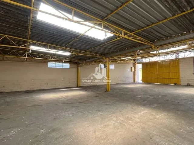 Box/Garagem para alugar, no bairro Centro em Pederneiras
