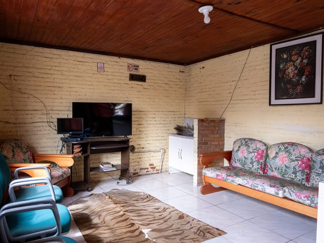 Box/Garagem com 473m², para alugar, no bairro Fragata em Pelotas