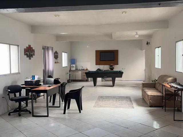 Box/Garagem com 450m², à venda, no bairro Três Vendas em Pelotas