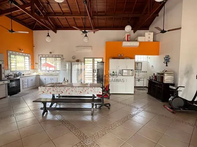 Haras com 27000m² 3 quartos e 4 banheiros, à venda, no bairro Jardim Buru em Salto