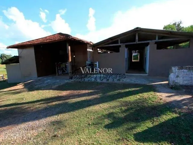 Haras com 168000m² 4 quartos e 4 banheiros, à venda, no bairro Centro em Piedade