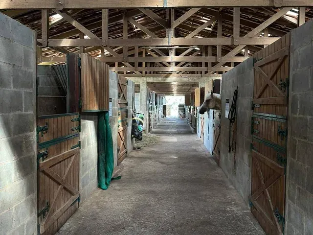 Haras com 198440m² 5 quartos e 8 banheiros, à venda, no bairro Centro em Itatiba