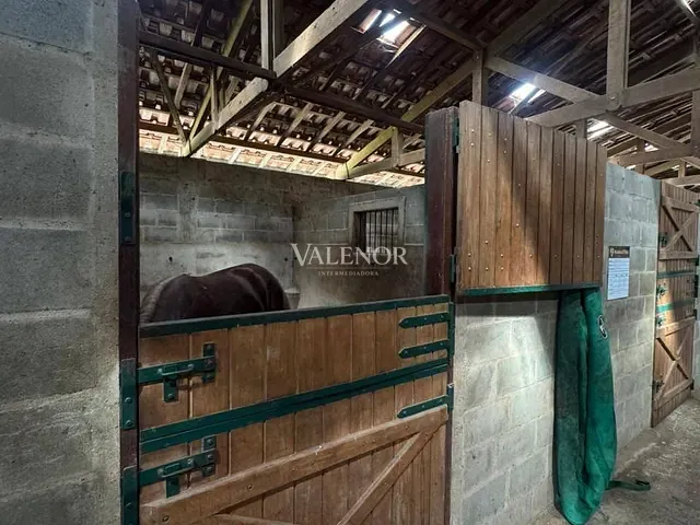 Haras com 198440m² 5 quartos e 8 banheiros, à venda, no bairro Centro em Itatiba