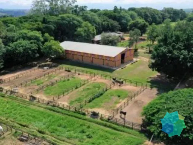 Haras com 809m² 3 quartos e 3 banheiros, à venda, no bairro Área Rural de Porto Feliz em Porto Feliz