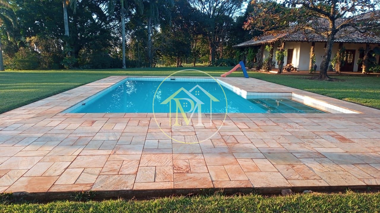 Fazenda à venda com 8 quartos, 10m² - Foto 1