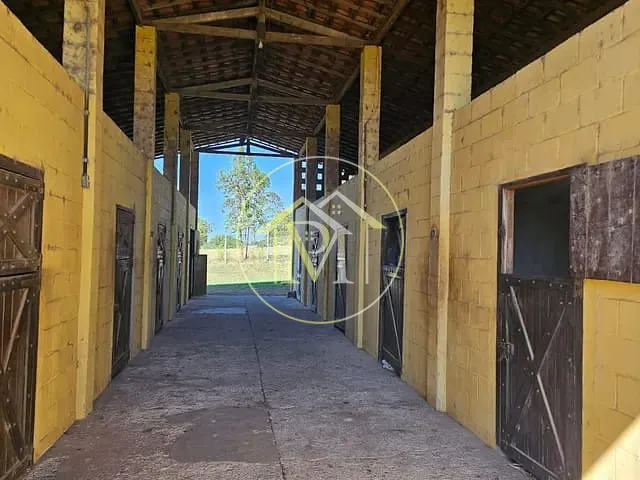Haras com 20000m² 4 quartos e 3 banheiros, à venda, no bairro Terras de Santa Rosa em Salto