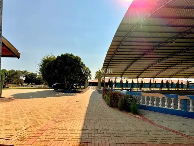 Haras com 484000m² 9 quartos e 8 banheiros, à venda, no bairro Centro em Quadra