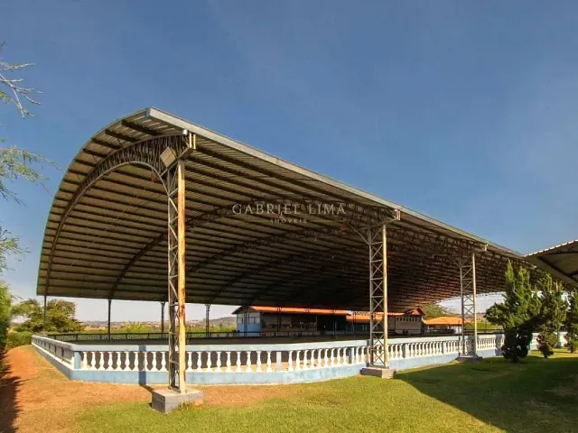Haras com 484000m² 9 quartos e 8 banheiros, à venda, no bairro Centro em Quadra