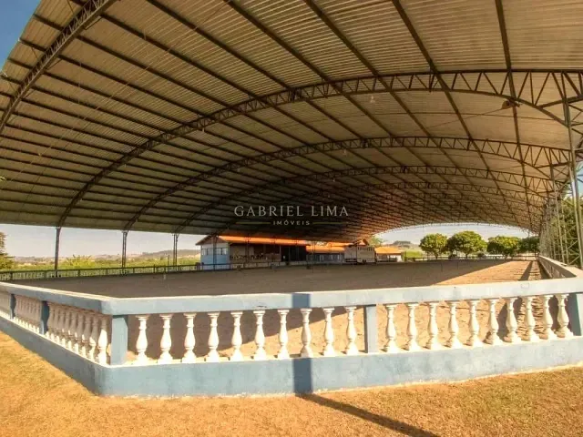 Haras com 484000m² 9 quartos e 8 banheiros, à venda, no bairro Centro em Quadra