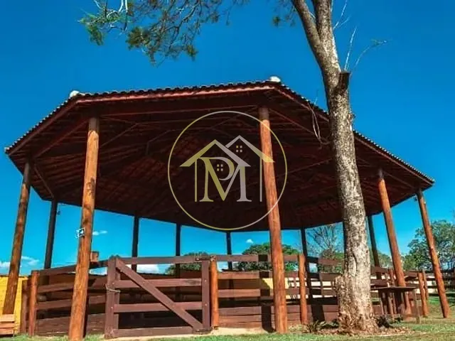 Haras com 17000m² 3 quartos e 4 banheiros, à venda, no bairro Retiro em Boituva