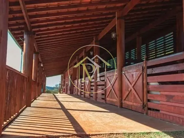 Haras com 17000m² 3 quartos e 4 banheiros, à venda, no bairro Retiro em Boituva