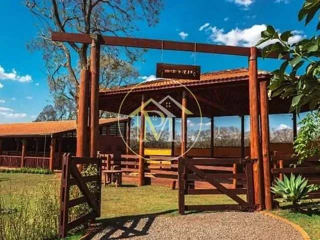Haras com 17000m² 3 quartos e 4 banheiros, à venda, no bairro Retiro em Boituva