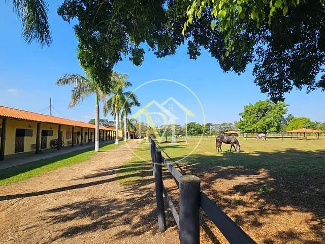 Haras com 20000m² 2 quartos e 4 banheiros, à venda, no bairro Terras de Santa Rosa em Salto