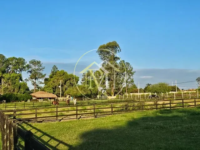 Haras com 133100m² 3 quartos e 4 banheiros, à venda, no bairro Parque Santa Rita de Cassia em Boituva