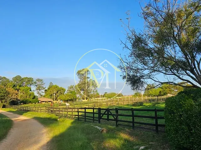 Haras com 133100m² 3 quartos e 4 banheiros, à venda, no bairro Parque Santa Rita de Cassia em Boituva