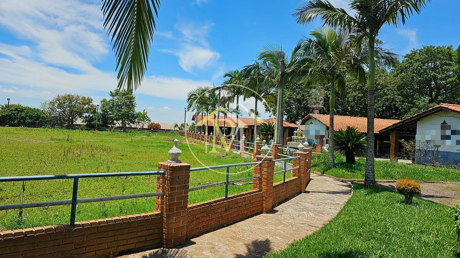 Fazenda à venda com 7 quartos, 242000m² - Foto 1