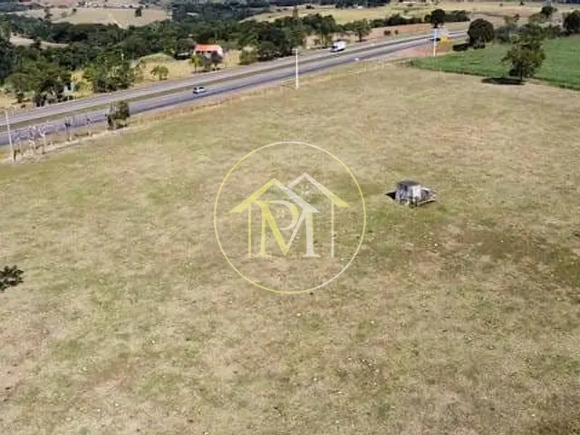 Sítio com 309000m² 3 quartos e 2 banheiros, à venda, no bairro Centro em Itapetininga