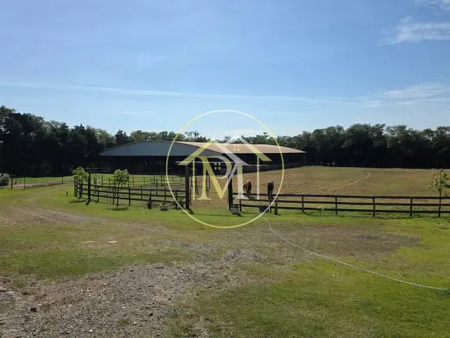 Haras com 30000m² 2 quartos e 2 banheiros, à venda, no bairro Área rural de Porqangaba em Porangaba