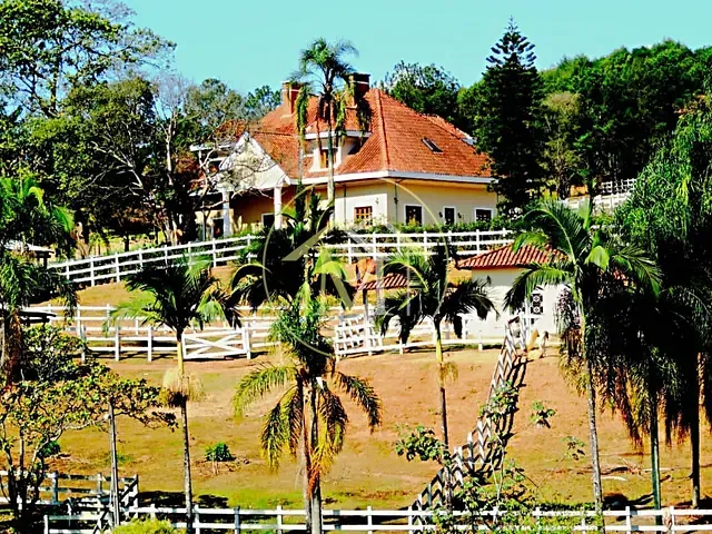 Haras com 285058m² 4 quartos e 5 banheiros, à venda, no bairro Área rural em Jacareí