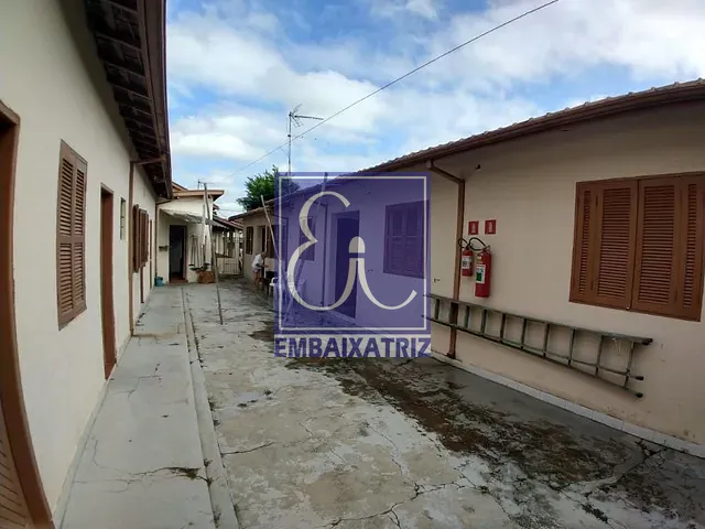 Hotel com 448m² 15 quartos e 5 banheiros, à venda, no bairro Vila Rossi em São José dos Campos