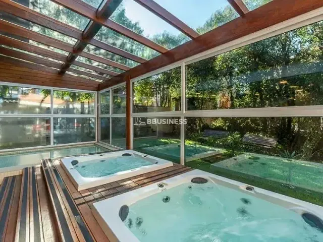Hotel à venda, no bairro Centro em Gramado