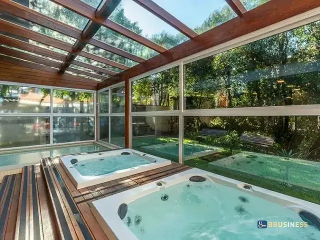 Hotel à venda, no bairro Centro em Gramado
