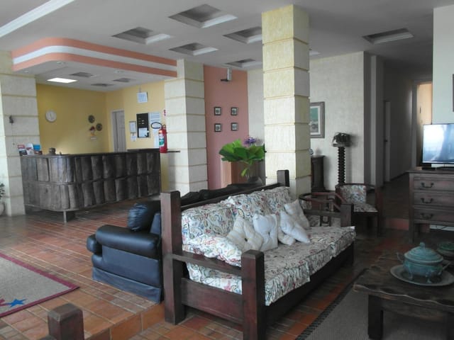 Hotel com 1421m² 40 quartos e 45 banheiros, à venda, no bairro Praia do Pecado em Macaé